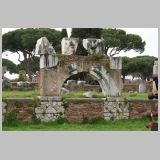 2936 ostia - regio i - forum - basilica (i,xi,5) - reste der marmordekoration - blick von osten.jpg